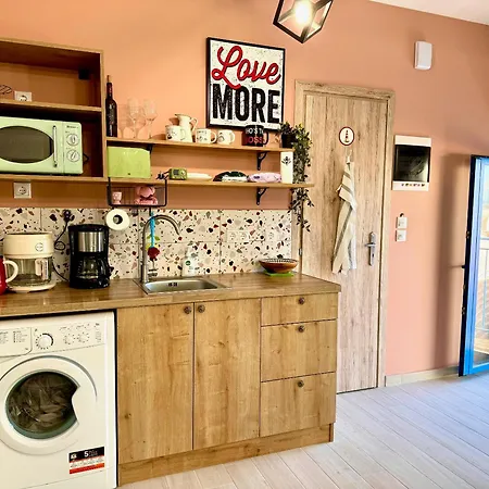 Retro By The Sea Daire
